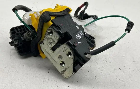 Hyundai i30 Front door lock 