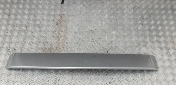 Tailgate/trunk spoiler