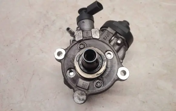 BMW X3 F25 Fuel injection high pressure pump 8511626 13518511627 13518597647