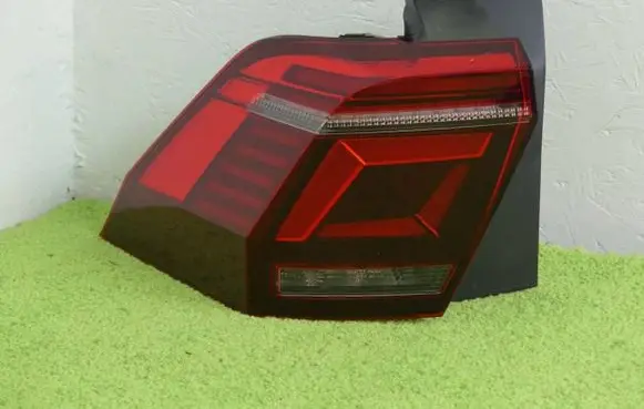 Volkswagen Tiguan Rear/tail lights 5NA945207K