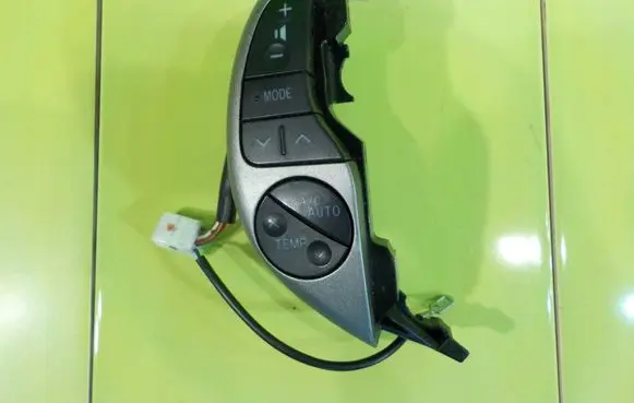 Toyota Prius (XW20) Other switches/knobs/shifts F70CV142