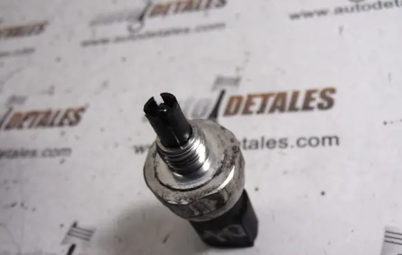 Mercedes-Benz E W211 Air conditioning (A/C) pressure sensor A2038300472