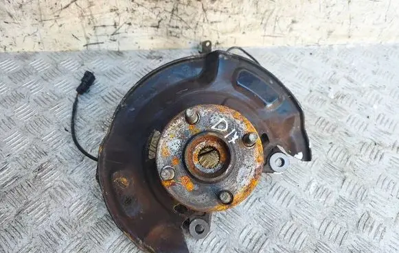 Toyota Yaris Front wheel hub 
