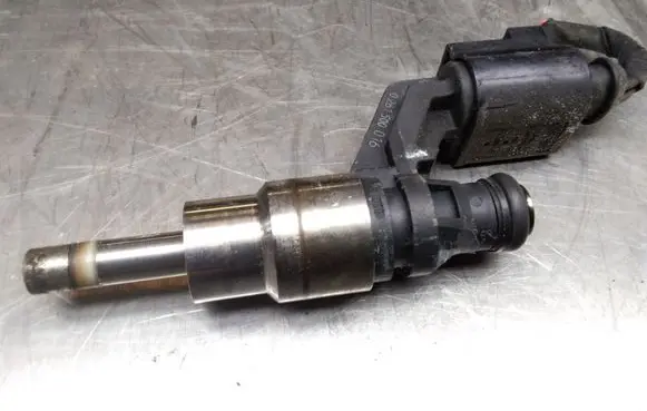 Volkswagen Golf V Fuel injector 03C906036A