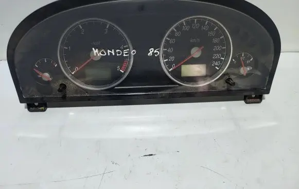Ford Mondeo MK II Speedometer (instrument cluster) 1S7F10841 44ZU187 6620