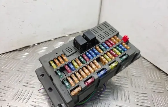 Mini One - Cooper Cabrio R52 Fuse module 6906626