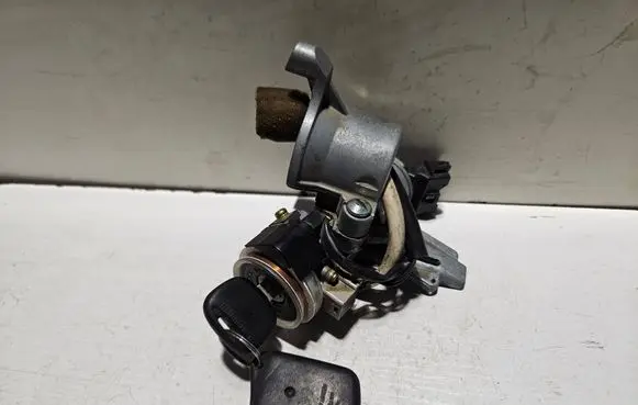 Mitsubishi Galant Ignition lock 337360