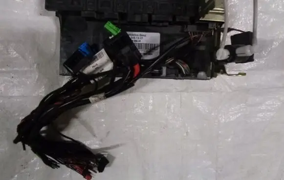 Mercedes-Benz C W203 SAM control unit 2095451501