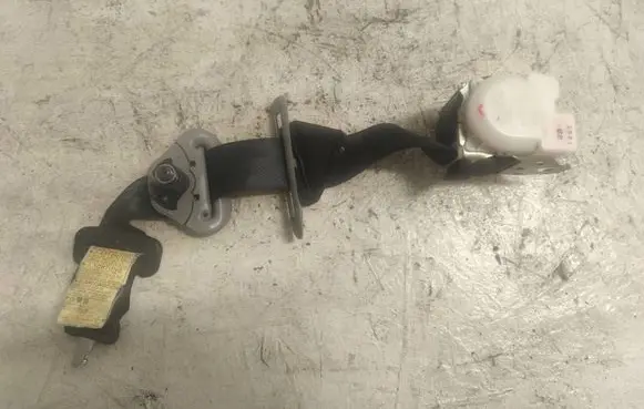 Middle seatbelt (rear)