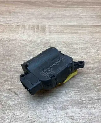 Volkswagen Tiguan Air flap motor/actuator 1K2907511C 0132801342