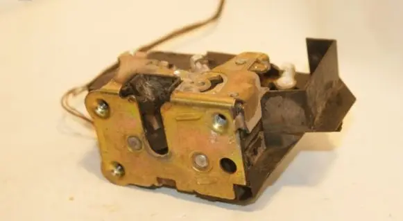 Renault Laguna I Rear door lock 7701038438