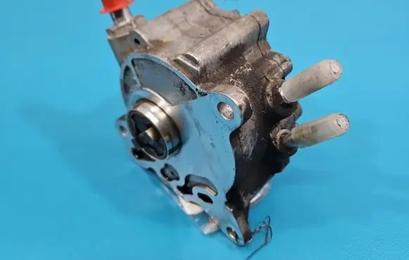 Volkswagen PASSAT B6 Vacuum pump 03G145209C IMPRK1552998