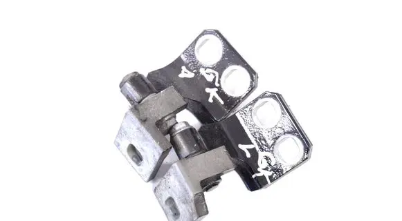 Alfa Romeo Giulietta Rear door lower hinge