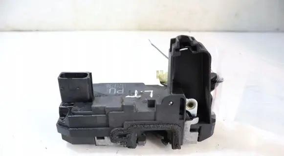 Opel Zafira B Rear door lock