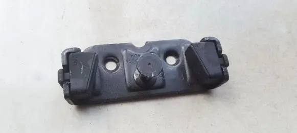 BMW 5 E60 E61 Rear door lock loop/hook striker 8203771