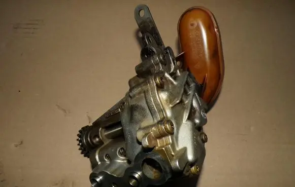 Mercedes-Benz CLA C117 X117 W117 Oil pump 2821800600