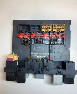 Volkswagen Caddy Central body control module 3C8937049D