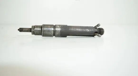 Audi A6 S6 C4 4A Fuel injector 028130202P
