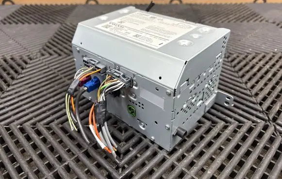 Volvo XC90 Radio/CD/DVD/GPS head unit 31483226