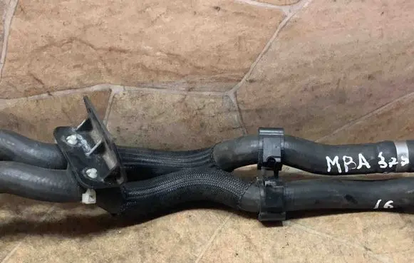 Engine coolant pipe/hose
