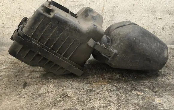 Vacuum air tank