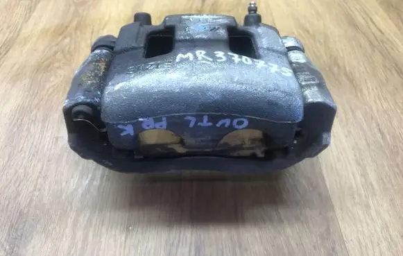 Mitsubishi Outlander Front brake caliper MR370775