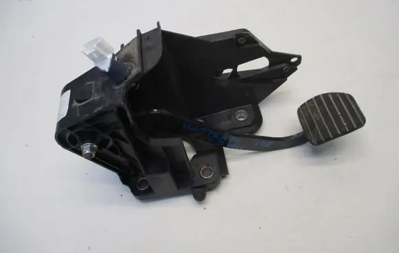 Renault Master III Brake pedal