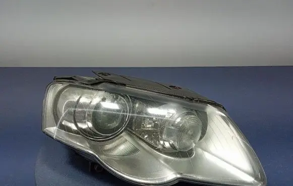 Volkswagen PASSAT B6 Headlight/headlamp 3C0941754G