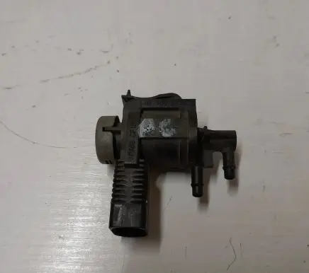 Audi A6 S6 C5 4B Turbo solenoid valve 1J0906283C