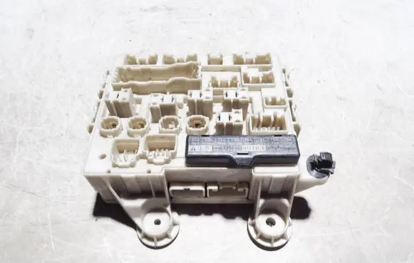 Toyota Previa (XR30, XR40) II Fuse module