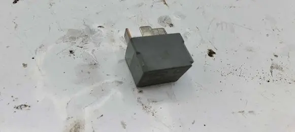 Mercedes-Benz E W211 Other relay 4RA00779307 A0025422810