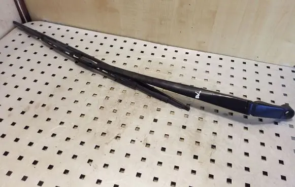 Toyota Auris E180 Front wiper blade arm