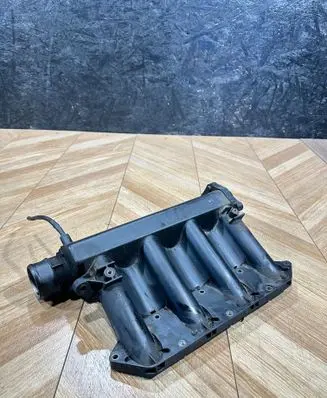 Mercedes-Benz Vito Viano W638 Intake manifold a6110903237