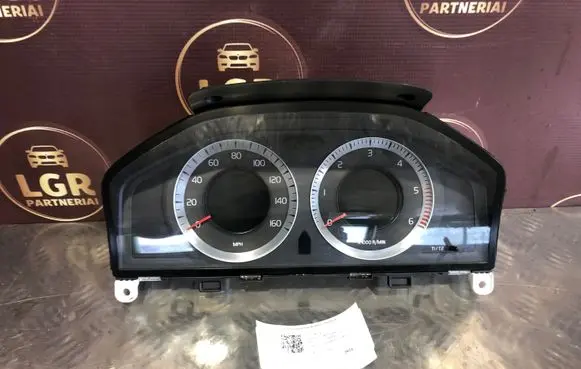 Volvo V70 Speedometer (instrument cluster) 31270370AA