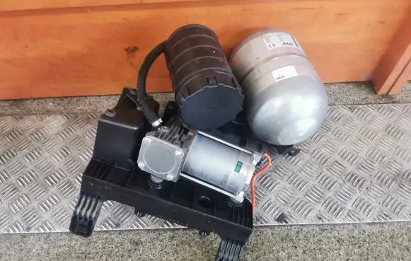 Jaguar XF Air suspension compressor/pump DX235B709AA