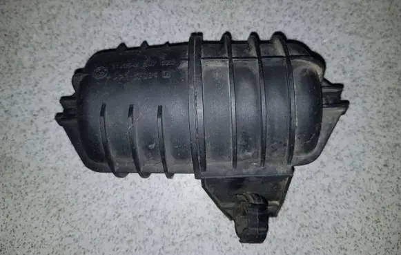 Vacuum air tank