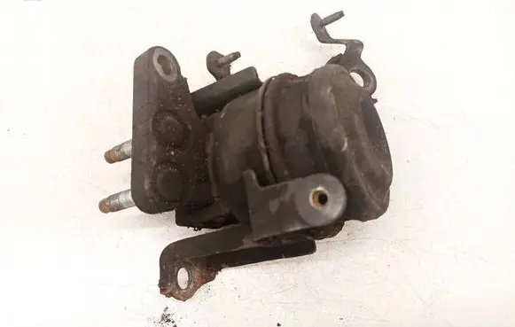 Toyota Avensis T250 Engine mount bracket 