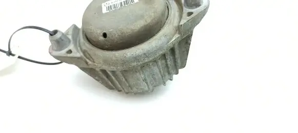 Mercedes-Benz E W212 Engine mount bracket A2122404217