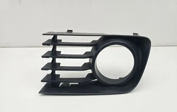 Toyota Prius (XW20) Front fog light trim/grill 5311247030
