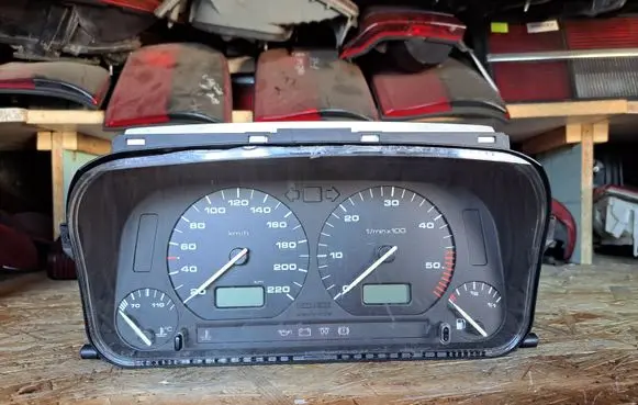 Volkswagen Golf III Speedometer (instrument cluster) 1H6919033BD 6160553028