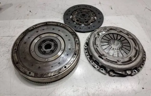 Volvo V60 Dual mass flywheel 31325408 31325828