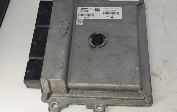 Dacia Sandero Engine control unit/module 237103008R 237102306R V2903039XA
