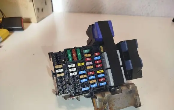 Renault Twingo III Fuse box set