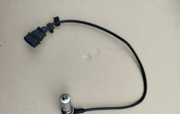 Volkswagen PASSAT B5 Crankshaft position sensor 038907319