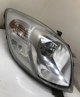 Toyota Yaris Headlight/headlamp