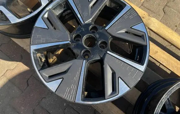 Opel Corsa F R17 alloy rim 9833892680