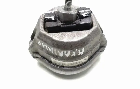 BMW 5 E60 E61 Engine mount bracket 6761089