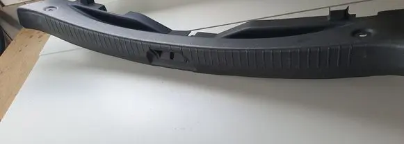 Nissan Qashqai Tailgate/boot lid lock trim 
