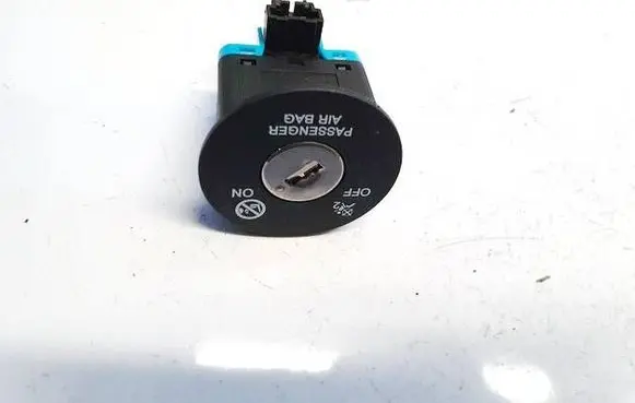 Passenger airbag on/off switch