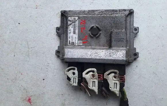 Citroen C3 Engine control unit/module 9805895780